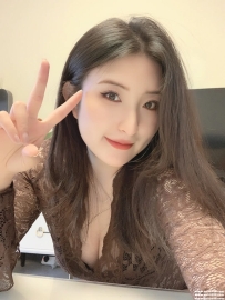 台中援交妹：萌萌160/D/48/26歲 御姐的氣勢 亮麗的長髮 高挺的鼻子