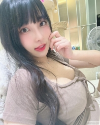 台中大奶推薦：璐璐 159.E.24歲 主動索吻，配合任何姿勢！有沒有哥哥想狠狠捏一把呢？