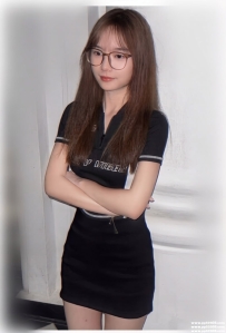 眼鏡學妹：悠悠160.C.20歲 年紀小 但是性欲強 很喜歡做愛 嬌小敏感型