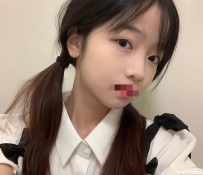 在校學生妹：小尹154.B+.18歲 毛少又緊實小粉穴 讓你受不了