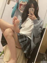 貧乳嫩妹：蘋果158.B.40.18歲 小小年紀 就渴望被大屌塞滿 超級緊緻