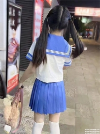 台北幼齒蘿莉：小伊 150.B.40.18歲 身材嬌小纖細 適合火車便當 觀音坐蓮 初次下海