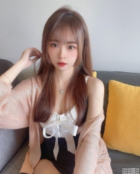 台北蘿莉：小可心 155cm C奶 18歲 蘿莉高中生 搭配JK小短裙