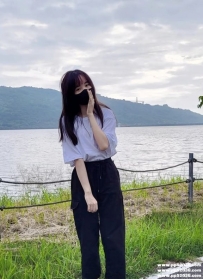 清純秀氣小隻馬 秀秀155.C.20歲 皮膚白 嬌小 顏值高 玩鴛鴦浴 親親抱抱 舌吻 舔蛋