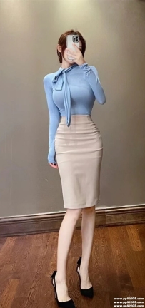 台北大奶空姐：雪蜜 170.E.27歲 #高挑服務主動 高挑正妹 熱愛健身 超勁爆S身材 長腿翹