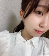 曉曉158-C-19歲女大學生半裸 撫摸著她豐滿美麗的乳房 新下海
