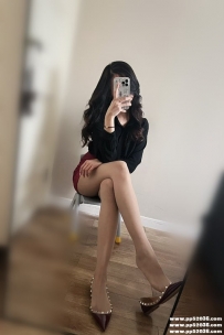 台北美腿茶：娟娟 164cm.C奶.47kg.30歲 輕熟有韻味 美腿無套OL
