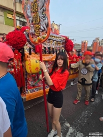 台北學生妹外送：昕昕160.C.45.19歲 臉蛋乖乖女型 很可愛 但很反差哦