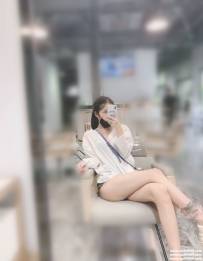 高雄美腿茶：絲絲 165 C 46 22歲 臉蛋很優 五官端正 白暫 美腿 短期兼 特別推薦