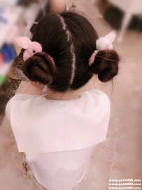 台中學生妹外約：小恩155.B.19歲 小蘿莉 小芝麻 皮膚白皙 超敏感 很幼齒 很粉嫩