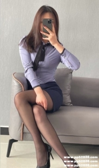 台中美腿茶：伊麗 164cm-46kg-C奶-25歲 高挑 高挑身材配上黑絲