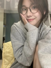 新竹外約：佳佳158.C.45.20歲 小隻骨感型 白淨皮膚配上甜甜笑容