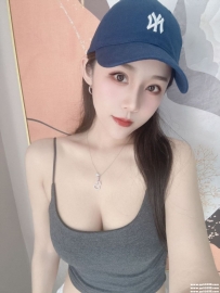 台北天然巨乳正妹：凡凡 166.51.F.26歲 幻想在睡夢中被幹的感覺 想知道打奶炮
