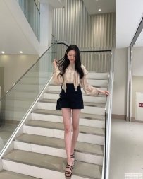 台中美腿正妹：奕奕 166.46.C+.24歲 高挑纖細 床上技巧高超 嫵媚萬千 欲罷不能