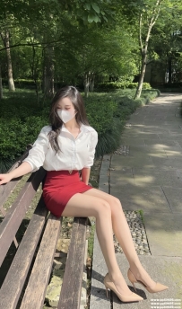 秘書姐姐舉止優雅大方：小蘭165.C.46.26歲 亮麗長髮 白皙肌膚 貼身職業裝