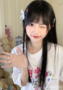 清純甜美學生妹：晴天 161.45.C.19歲 #清純可愛 很聽話配合的唷！各種姿式都可以配合